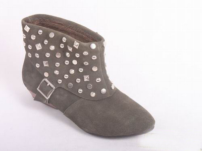 靴子登上亮丽时尚舞台 经典鞋履演绎深厚靴文化